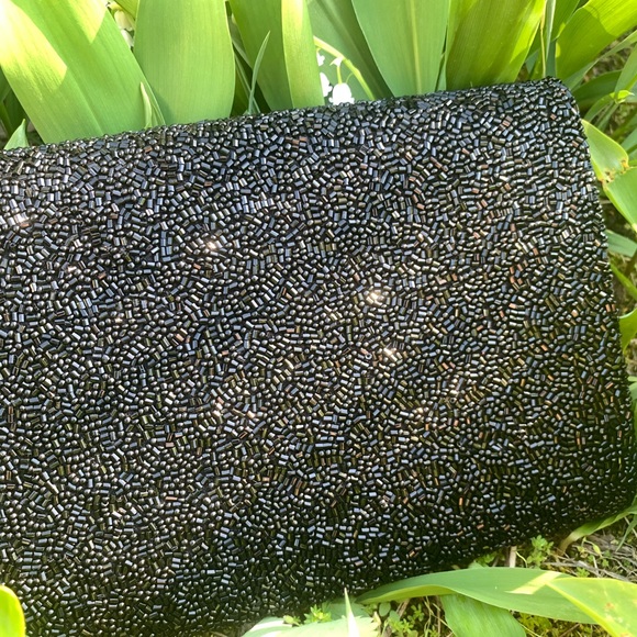 ๐HOST PICK ๐TIANA NY,NY | Hand Beaded Clutch - Picture 7 of 14